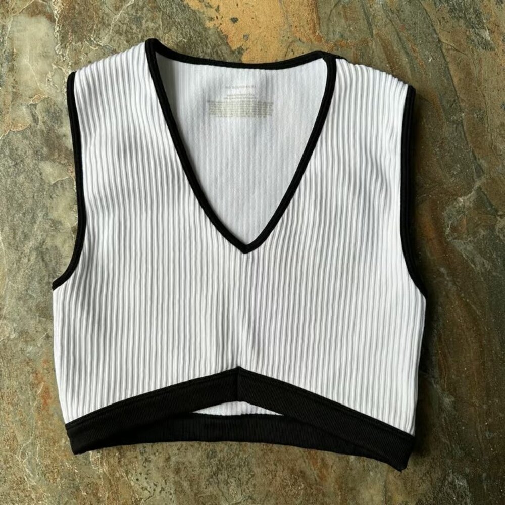NO BOUNDARIES Seamless Retro Plunge Bralette White and Black Ribbed Size Large
